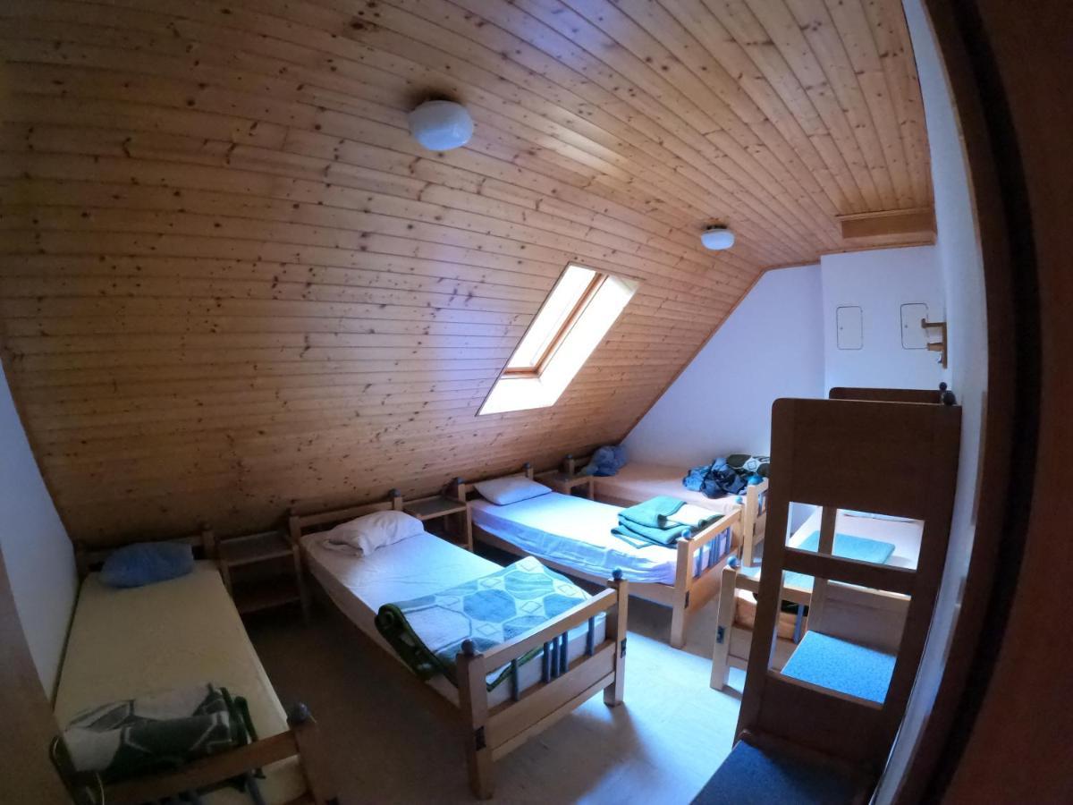Pus Bavsica Hostel Log pod Mangartom Exterior photo
